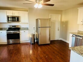 47 W Wyoming Ave, Unit 7 in Melrose, MA - Building Photo