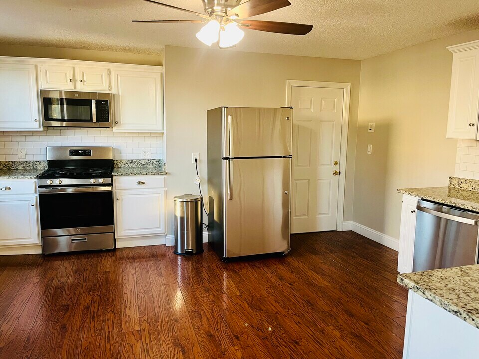 47 W Wyoming Ave, Unit 7 in Melrose, MA - Building Photo