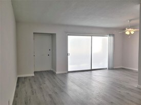 828 4th St Apartamentos