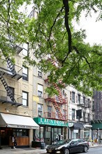 168 Elizabeth St in New York, NY - Foto de edificio - Building Photo