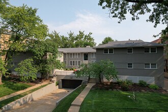 Cromwell Apartments in St. Louis, MO - Building Photo - Building Photo