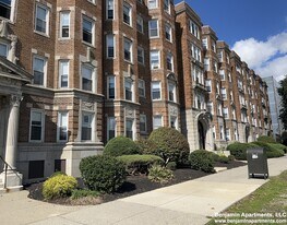 1162 Boylston St, Unit 12 in Boston College, MA - Building Photo