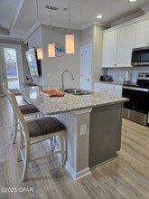 8320 Jollymon Wy in Panama City Beach, FL - Foto de edificio - Building Photo