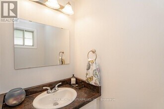 830-830 Stainton Dr in Mississauga, ON - Building Photo - Building Photo
