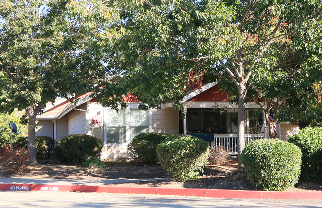 Comfrey Senior Apartments in Galt, CA - Building Photo - Building Photo