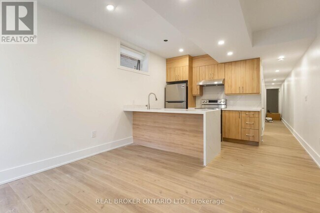 72 Jones Ave in Toronto, ON - Building Photo - Building Photo