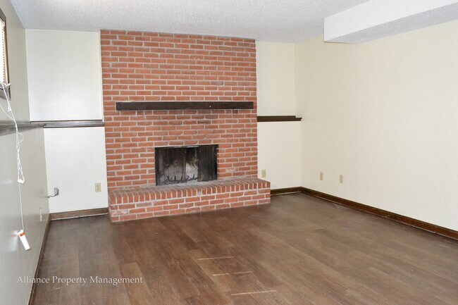 2025 Shirley Ln in Manhattan, KS - Building Photo - Building Photo