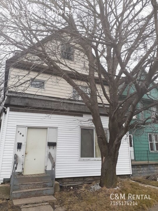 796 Elk St in Buffalo, NY - Building Photo