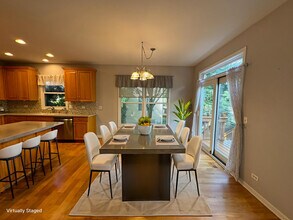 1N061 Mission Ct in Winfield, IL - Building Photo - Building Photo