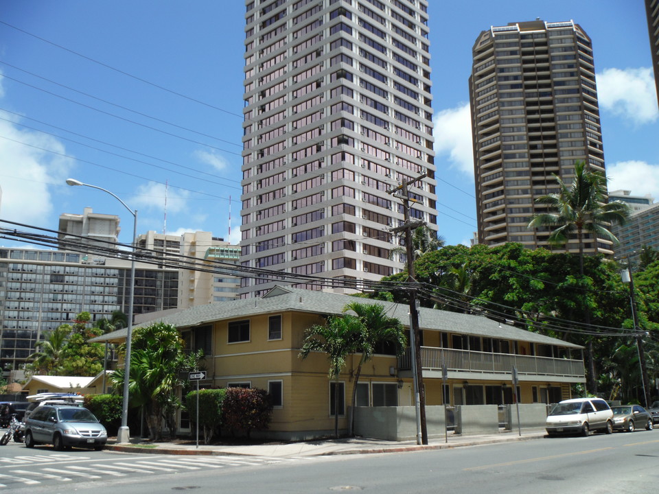 Laniakea Apartments in Honolulu, HI - Building Photo