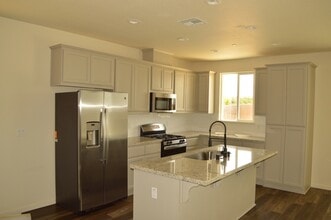 808 Marybelle Ct in Merced, CA - Building Photo - Building Photo