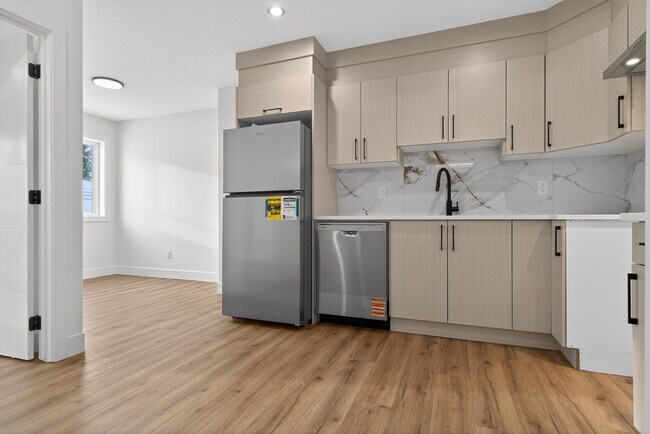 8719-87177 77 Ave NW in Edmonton, AB - Building Photo - Building Photo