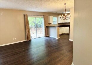 220 Wild Flower Ln in Canton, GA - Foto de edificio - Building Photo
