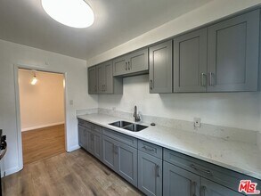 1114 S Sherbourne Dr in Los Angeles, CA - Building Photo - Building Photo