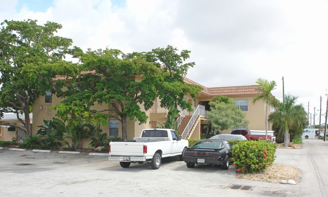 61 NW 36th St in Oakland Park, FL - Foto de edificio - Building Photo
