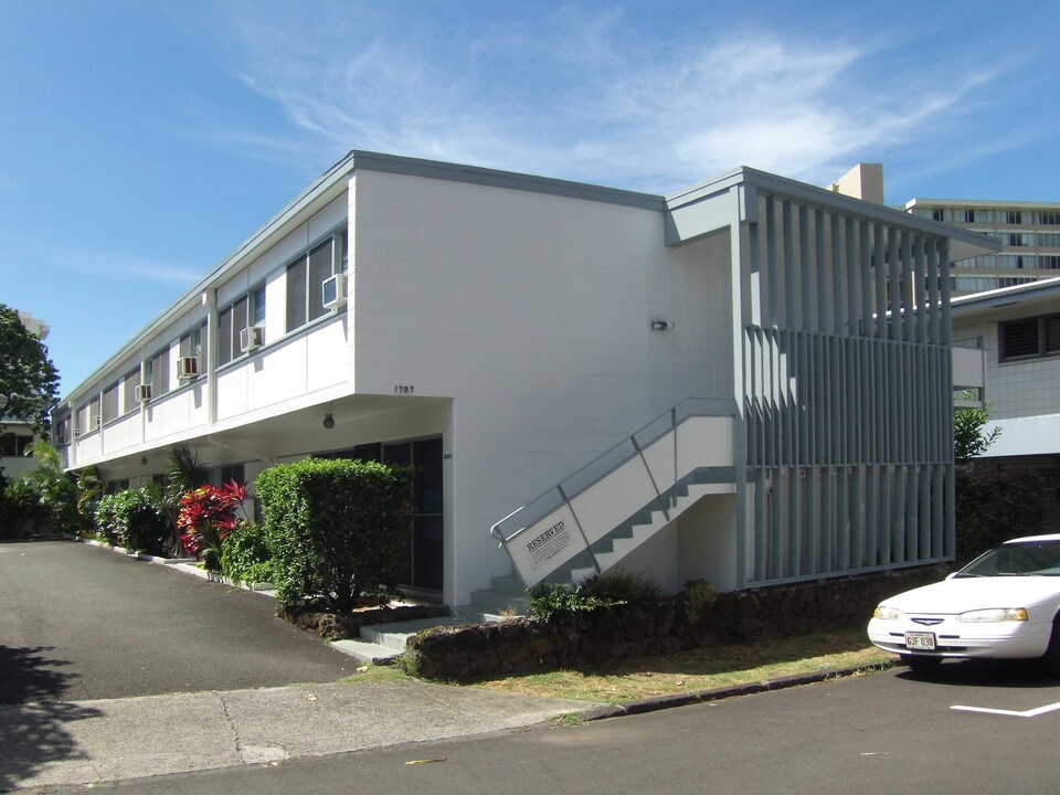 1707 Anapuni St in Honolulu, HI - Building Photo