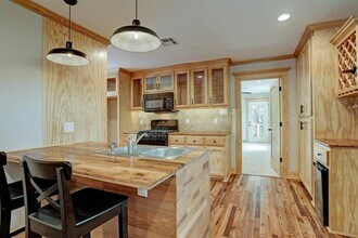 4102 Edison St in Houston, TX - Building Photo - Building Photo