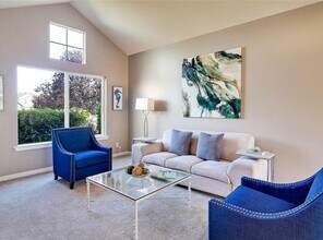 1107 167th St SW in Lynnwood, WA - Foto de edificio - Building Photo