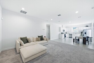 8452 Dorsey St in Spring Hill, FL - Building Photo - Building Photo