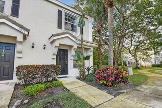 5015 Palmbrooke Cir in West Palm Beach, FL - Building Photo - Building Photo