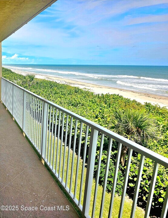 1095 N Hwy A1A in Indialantic, FL - Building Photo