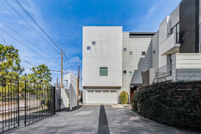 property at 4115 Chartres St