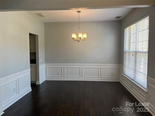 8601 Fieldcroft Dr, Unit 442 in Charlotte, NC - Building Photo - Building Photo