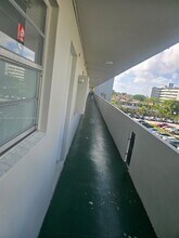 1780 NE 191st St in Miami, FL - Foto de edificio - Building Photo