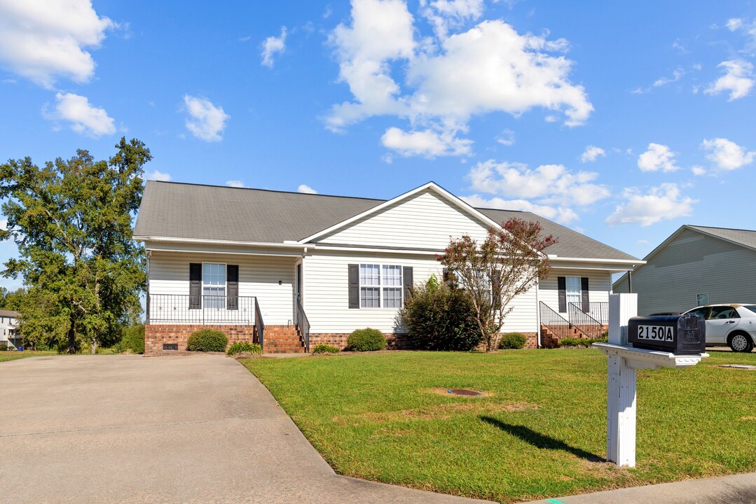 2150 Oak Bend Dr in Greenville, NC - Building Photo