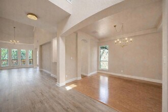 3912 Coopers Hawk Cove in Austin, TX - Foto de edificio - Building Photo