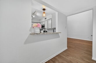 4404 Basswood Ln in Bellaire, TX - Building Photo - Building Photo