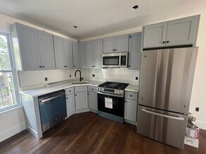 10 Hunting St, Unit 2 in Cambridge, MA - Foto de edificio - Building Photo