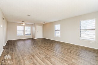 1200 Nutting St in Cedar Hill, TX - Building Photo - Building Photo