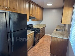 3025 E 5th St in Long Beach, CA - Building Photo - Building Photo