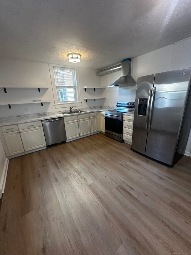 48 Frank St in Stamford, CT - Building Photo - Building Photo