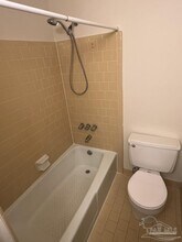4050 Claiborne Cir in Pensacola, FL - Building Photo - Building Photo