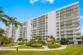 607 Ocean Dr in Key Biscayne, FL - Building Photo - Building Photo