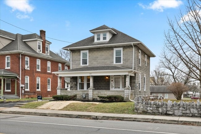 584 W Main St in Mount Joy, PA - Building Photo - Building Photo