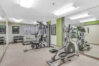 Acclaim at Lake Largo in Largo, MD - Foto de edificio - Building Photo