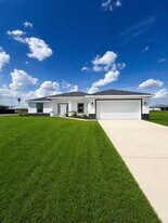 1301 NE 11th Terrace in Cape Coral, FL - Building Photo