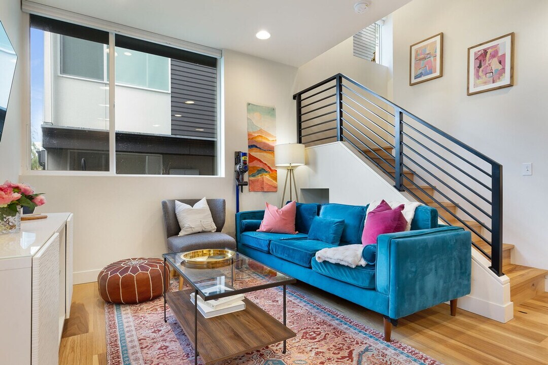 69 W Dravus St in Seattle, WA - Building Photo