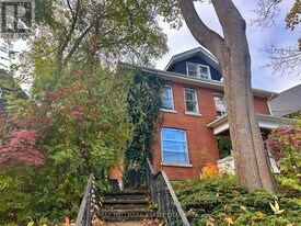 696 Indian Rd in Toronto, ON - Building Photo