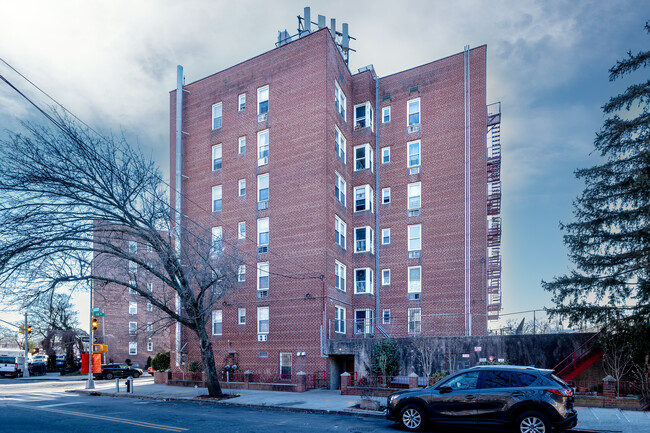 8525 68th Rd in Rego Park, NY - Building Photo - Building Photo