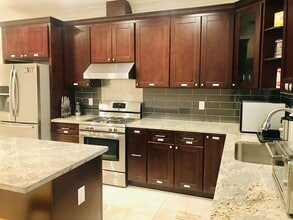 651 BERNAL AVE, Unit room 2 in Sunnyvale, CA - Foto de edificio - Building Photo