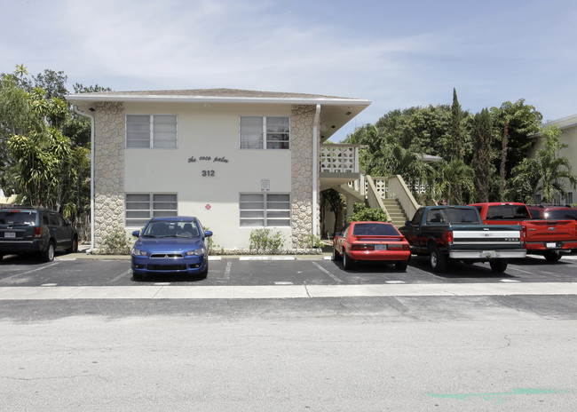 The Coco Palm in Fort Lauderdale, FL - Building Photo - Building Photo