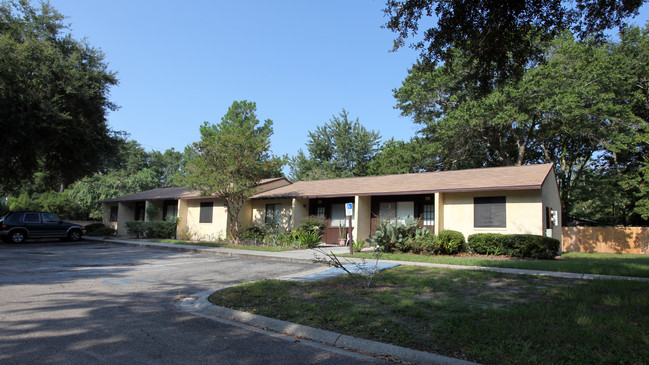 Wilson West Apartments in Jacksonville, FL - Foto de edificio - Building Photo