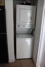 7830 NW 6th St, Unit 104 in Pembroke Pines, FL - Building Photo - Building Photo