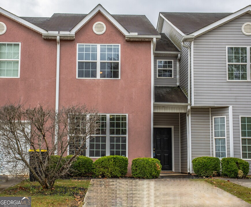 2256 Nicole Dr in Hampton, GA - Building Photo