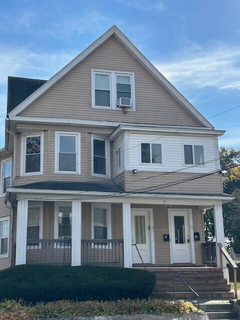 7 Hunting St in Bridgeport, CT - Building Photo