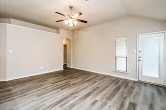 160 Spring Hollow Dr in Saginaw, TX - Building Photo - Building Photo
